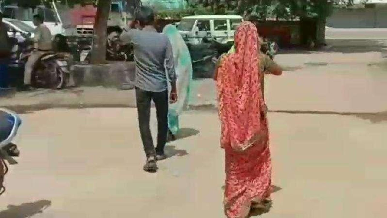 सतना:असामाजिक तत्वों को रोका तो महिला के साथ की यह हरकत