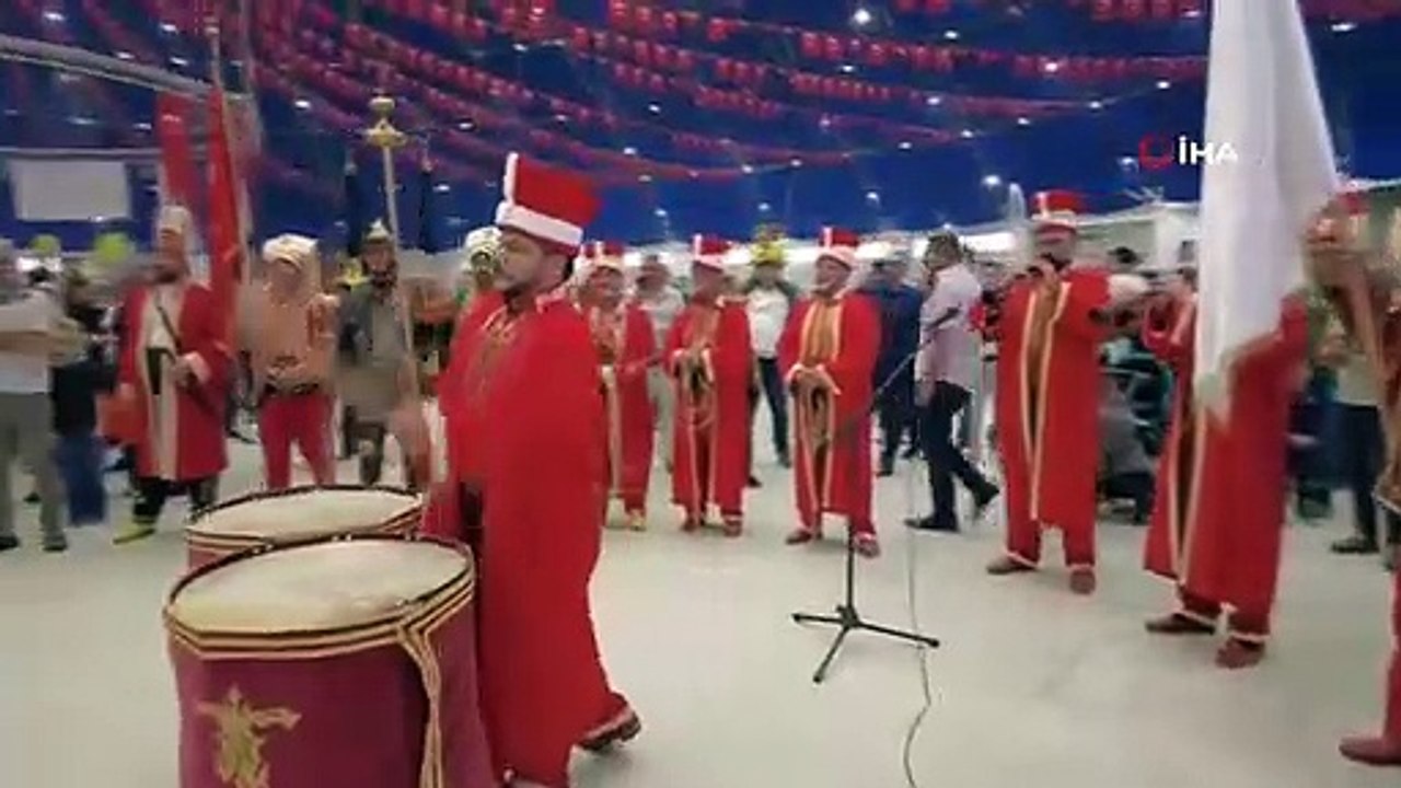 Les passionnés de voitures classiques se sont rencontrés à Isparta