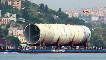 Réservoir géant pressurisé traversant le Bosphore