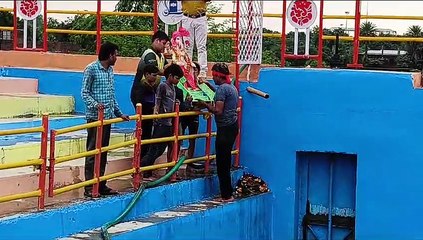 गणेश प्रतिमाओं को विसर्जित करने के लिए कुंड भरने में लगे 10 टैकर, 2 दमकल रिपेयरिंग में