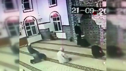 Camiye ayakkabıyla girmişti... Başsavcılık'tan açıklama