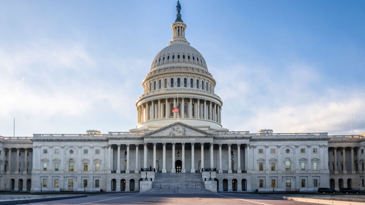 US पर मंडरा रहा है शटडाउन का खतरा, समझिए क्या ह...