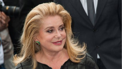 GALA VIDEO - Catherine Deneuve discrète sur ses opinions politiques ? “Tout le monde a compris que…”