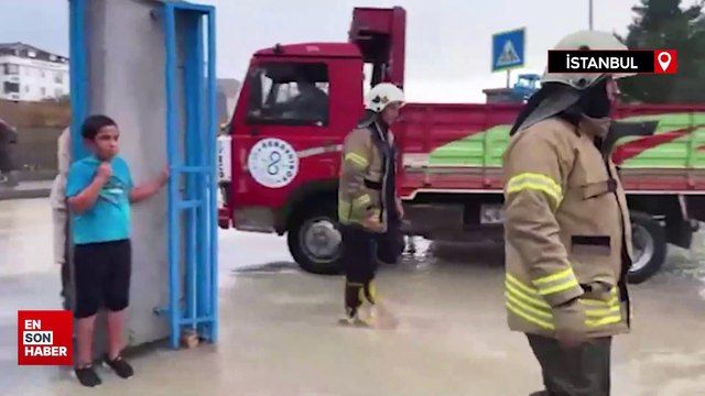 Arnavutköy'de okulda mahsur kalan öğrenciler böyle tahliye edildi