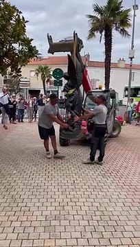 La statue de saint Michel aux Sables-d'Olonne a finalement été déplacée