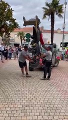La statue de saint Michel aux Sables-d'Olonne a finalement été déplacée
