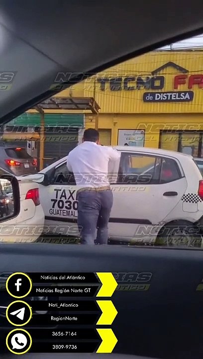Conductores se van a los golpes en medio de caos vehicular
