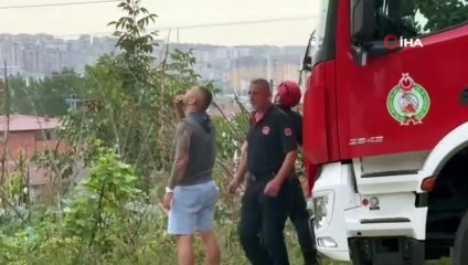 Erkek arkadaşı mesajına cevap vermeyince küplere bindi, yüksek gerilim hattı direğine çıktı!