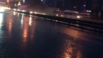 İstanbul'da Anadolu Yakası'nda Sabah Saatlerinde Başlayan Sağanak Yağış Etkili Oluyor