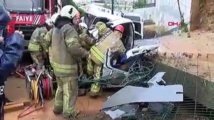 Pendik'te istinat duvarı çöktü: Bir kişi kurtarılmayı bekliyor