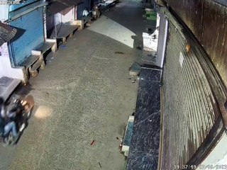 गोविंदगढ़: घर के बाहर देख रहा था मोबाइल, तभी हाथों से छीन ले गए…देखें वीडियो