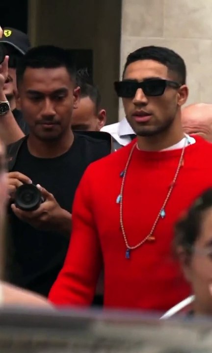 Achraf Hakimi fait beaucoup parler lors d'un évènement Marni