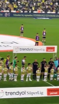 Görüntü ortaya çıktı! Hakem Zorbay Küçük'ten eliyle 6 işareti yapan minik Fenerbahçeliye olay hareket