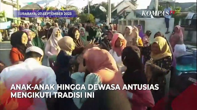 Melihat Serunya Tradisi Tebar Uang Saat Peringatan Maulid Nabi