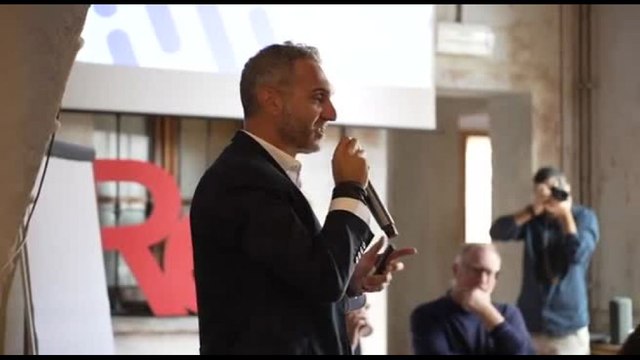 Non profit, italiani più generosi ma crollano donatori potenziali