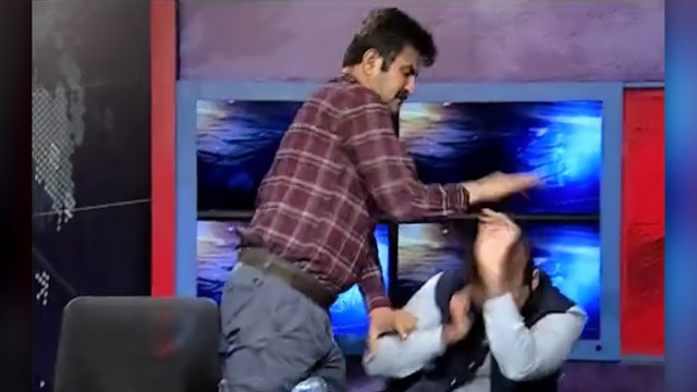 Canlı yayında sinirler gerilince konuklar tekme tokat birbirine girdi