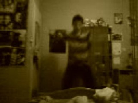 Mathieu qui danse la tecktonik