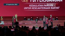 Megawati, Jokowi, dan Ganjar Terima Bibit di Rakernas PDIP