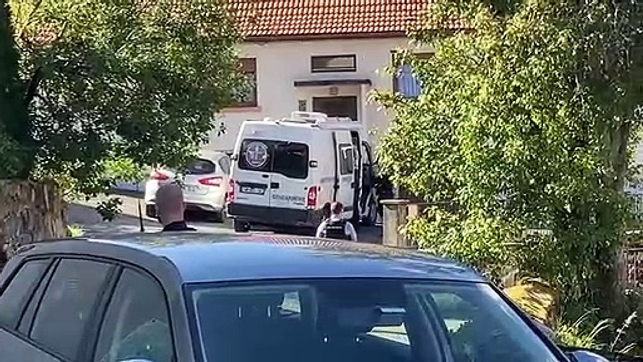 Les enquêteurs inspectent plusieurs véhicules repérés dans la zone de disparition de Lina.