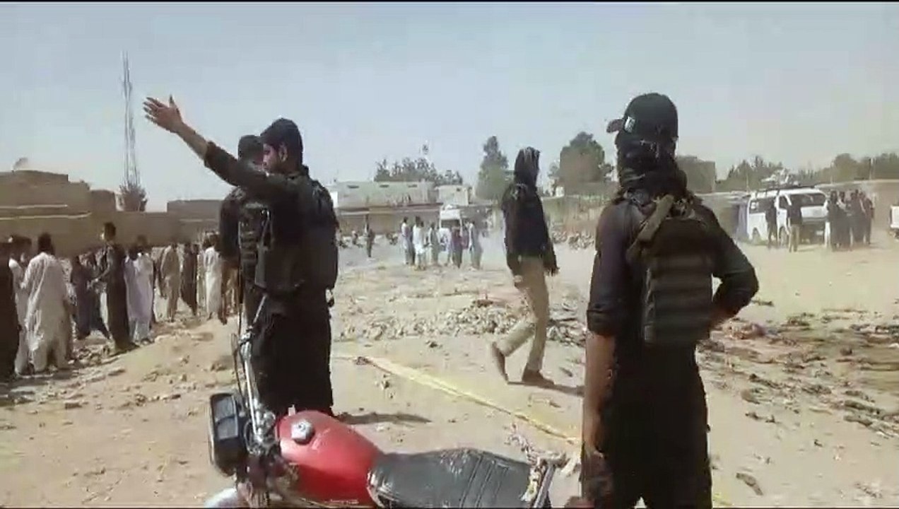 40 قتيلًا في تفجير انتحاري قرب مسجد في بلوشستان...