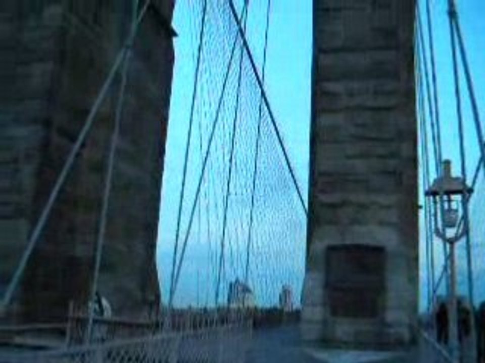 Une vue du pont Brooklyn le jour