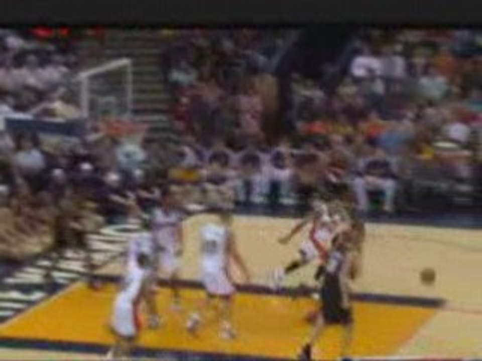 NBA : Wow !! Huge rejection by Kelenna Azubuike !!