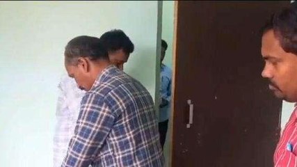 తూర్పు గోదావరి జిల్లా: లంచం తీసుకుంటూ ఏసీబీ అధికారులకు చిక్కిన వీఆర్వో