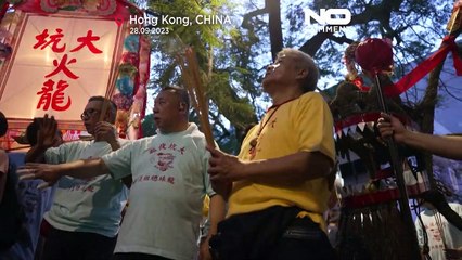 La danza del "Drago di fuoco" riaccende Hong Kong