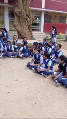 शिक्षिका व प्राचार्य को हटाने आत्मानंद स्कूल में विद्यार्थियों ने कर दी हड़ताल