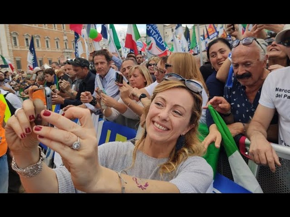 Giorgia Meloni a L’Aquila chiude la campagna elettorale per Biondi sindaco