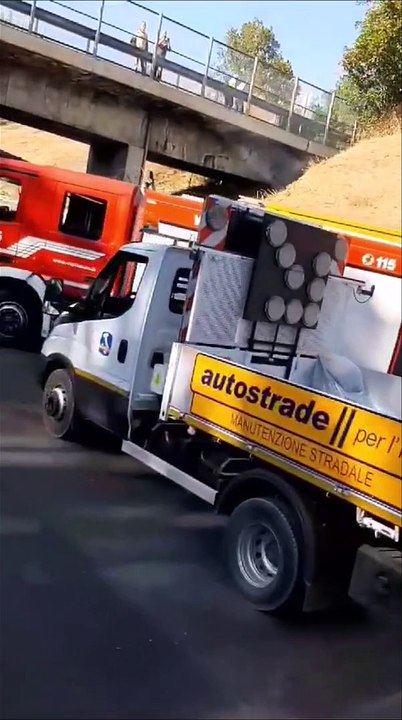 Incidente in A1, l'auto travolta dal Van che ha saltato la carreggiata