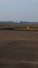 Pesawat Garuda Indonesia Take Off Bandara Soekarno-Hatta