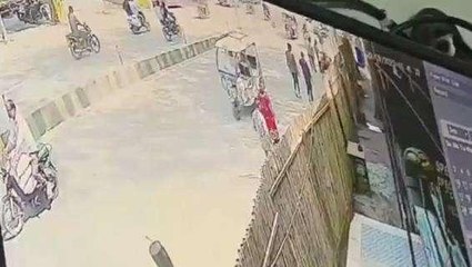 मथुरा: बेखौफ बदमाशों ने लूट की घटना को दिया अंजाम, सीसीटीवी खंगाल रही पुलिस