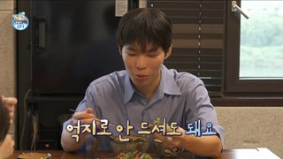 [HOT] Lee Chanhyuk's seaweed soup and stir-fried pork, 나 혼자 산다 230929