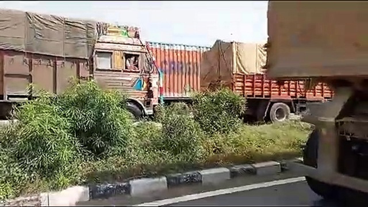 हाइवे पर डंपर की टक्कर से युवक की मौत, साढ़े पांच घंटे रहा जाम