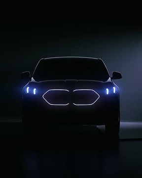 BMW X2 في إعلان تشويقي غامض لا يكشف سوى شبكتها المضيئة