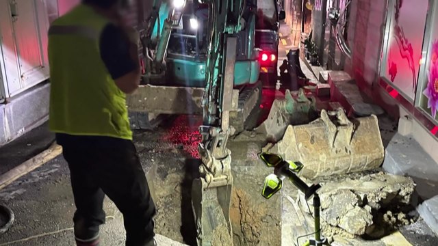 부산 장림동 상수도관 복구 난항...300세대 단수 / YTN