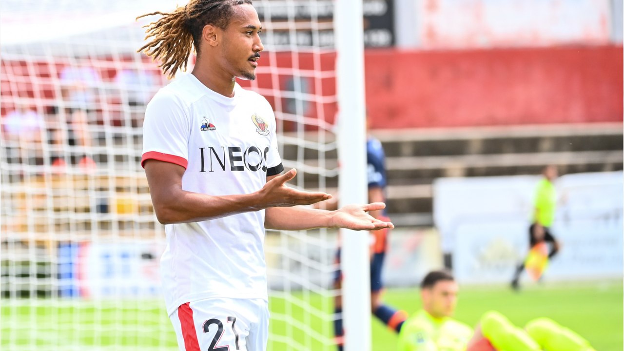 Voici - Alexis Beka Beka : le joueur de l'OGC Nice menace de sauter d'un viaduc, la cause dévoilée
