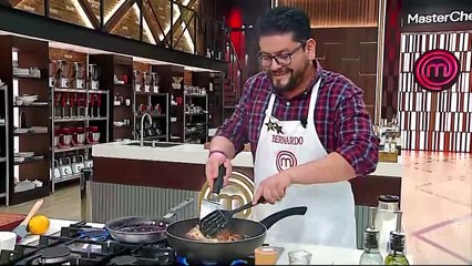 Desempate de estrellas: Bernardo se convierte en el primer semifinalista de MasterChef