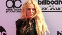 Autoridades de Los Ángeles acuden a la casa de Britney Spears tras polémico baile con cuchillos