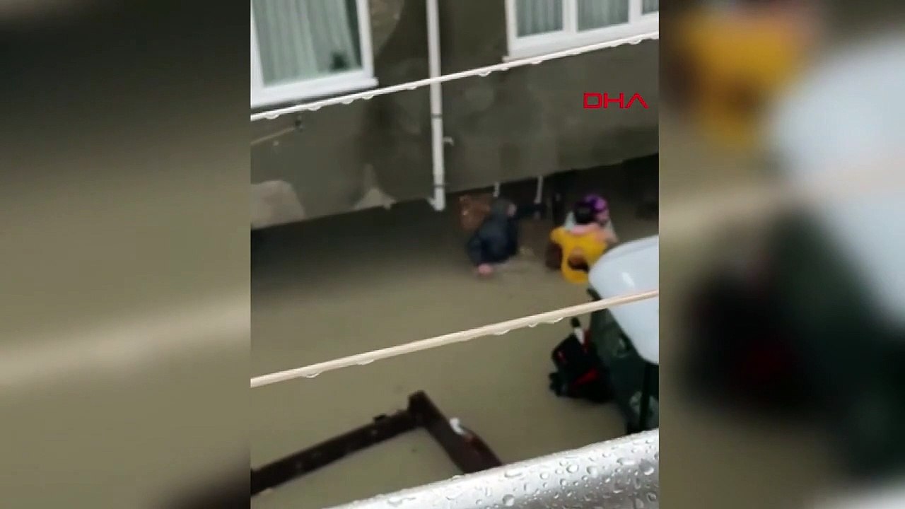 Une femme bloquée à cause des inondations à Arnavutköy a été secourue par ses voisins