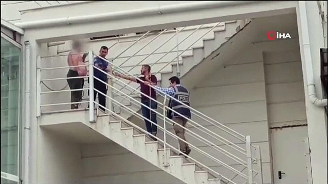 Şizofren Hastası Genç Alışveriş Merkezinin Çatısına Çıkarak İntihar Girişiminde Bulundu