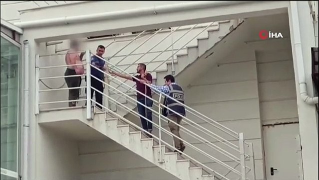 Şizofren Hastası Genç Alışveriş Merkezinin Çatısına Çıkarak İntihar Girişiminde Bulundu