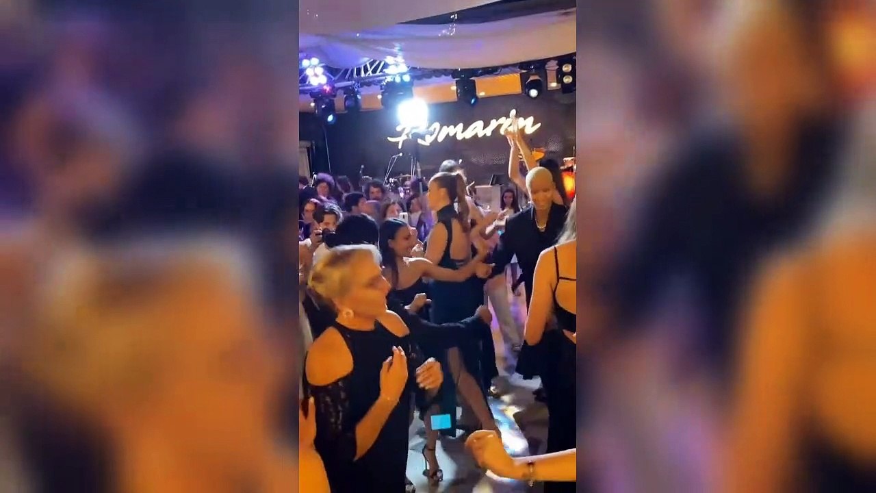 Milli voleybolcu Ayça Aykaç'ın düğününde oyuncu Berkay Ateş ve Melissa Vargas'ta 'Erik Dalı' şovu!