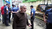 Un citoyen de Rize Güneysu a résisté aux fouilles devant sa maison et son lieu de travail pendant trois jours, une enquête a été ouverte à son sujet et les travaux ont été achevés