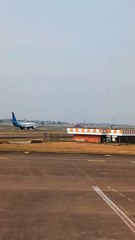 Pesawat AirAsia Airbus A320 Take Off