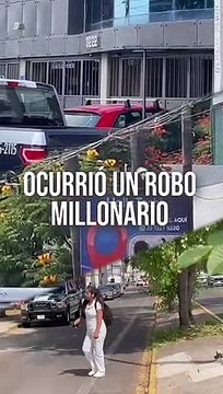 Un comando armado irrumpió en una empresa ubicada sobre avenida Vallarta y consumó un millonario robo, se llevaron una camioneta, dispositivos electrónicos y hasta las motocicletas de los repartidores de comida #TuNotiReel