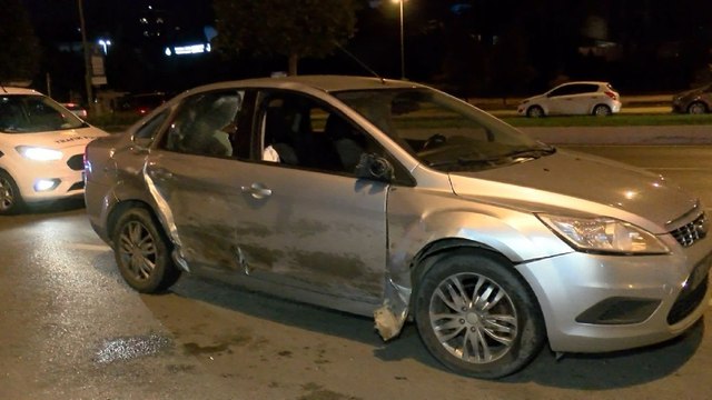 Motosikletle çarpışan otomobilin sürücüsü kaçtı: 2 yaralı
