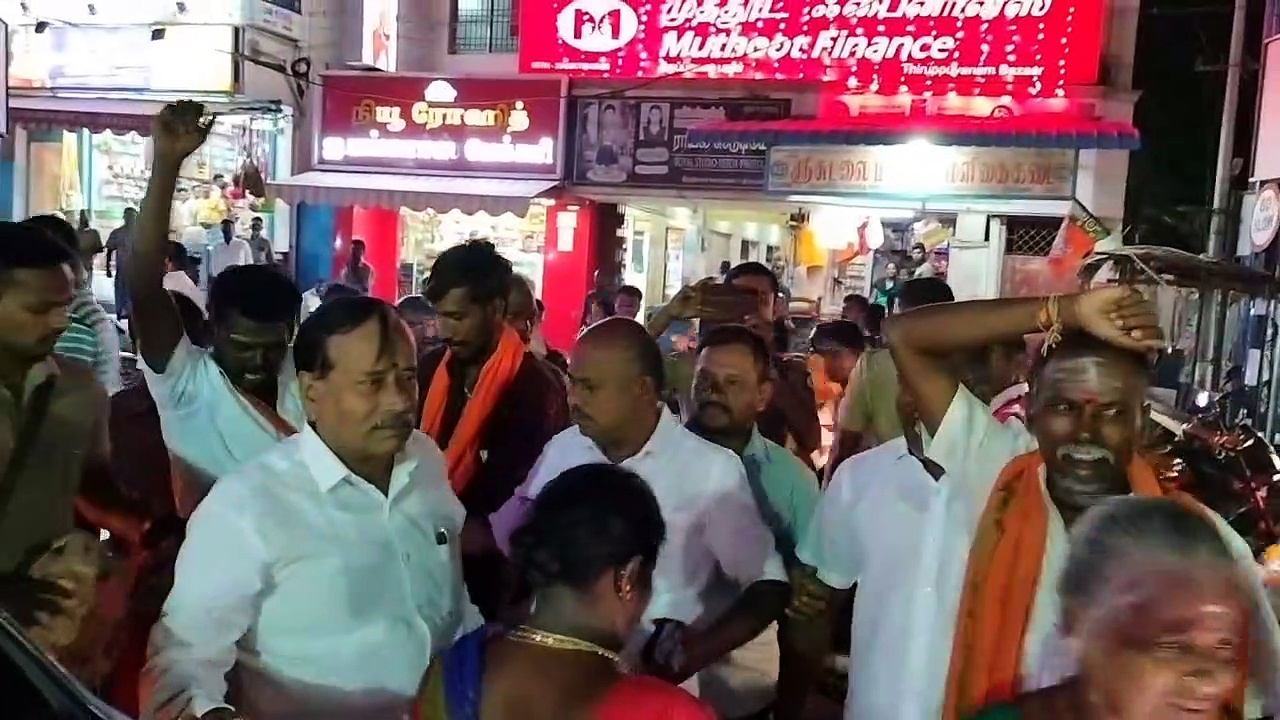 பிறந்தநாளுக்காக கோவிலுக்கு வந்த எச்.ராஜாவை சாமி கும்பிட விடாமல் திருப்பி அனுப்பிய பாஜக தொண்டர்கள்