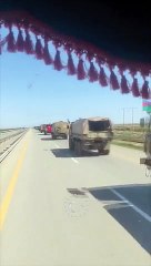 Azerbaycan askerleri Karabağ'a Türkiye ve Azerbaycan bayraklarıyla girdi